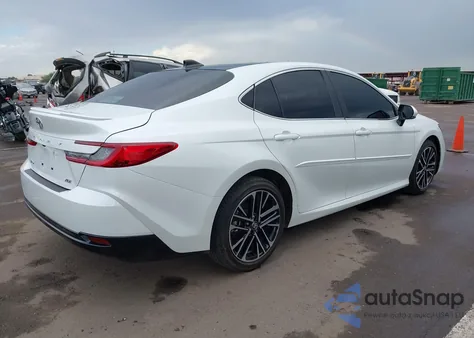 2025 Toyota Camry Xle z USA, uszkodzony, nr VIN 4T1DAACK0SU027787